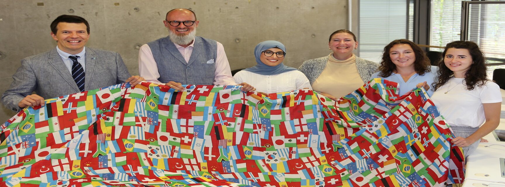 [Translate to English:] Meet the team - in our language lab!